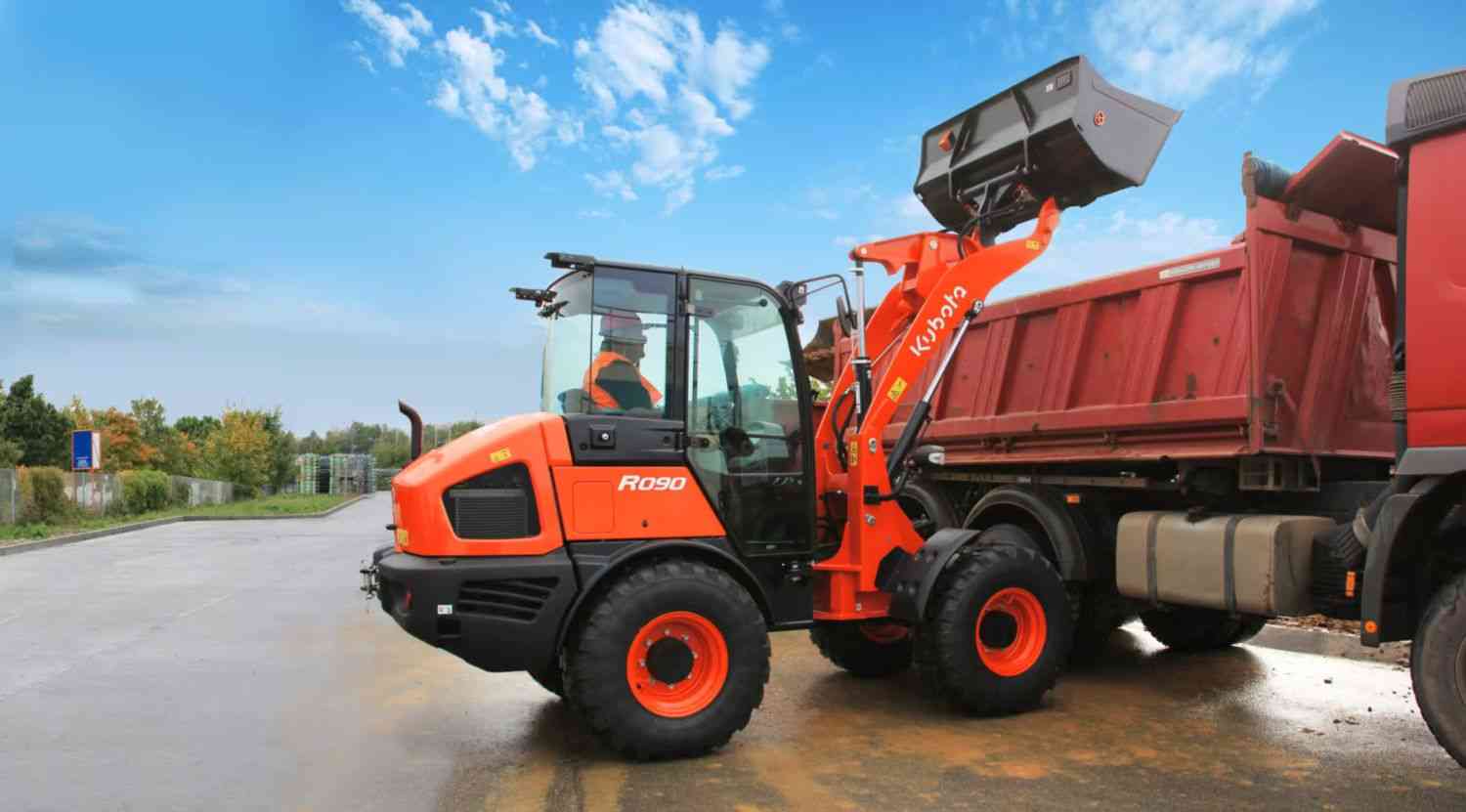 Колесный погрузчик Kubota R090