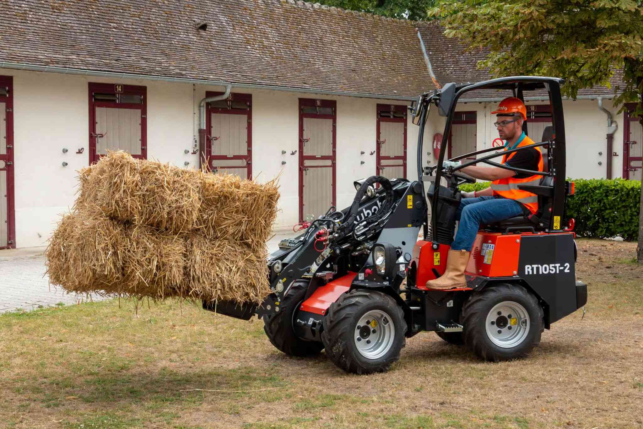 Колесный погрузчик Kubota RT105T-2