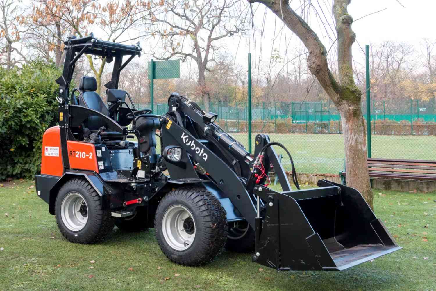 Колесный погрузчик Kubota RT210-2