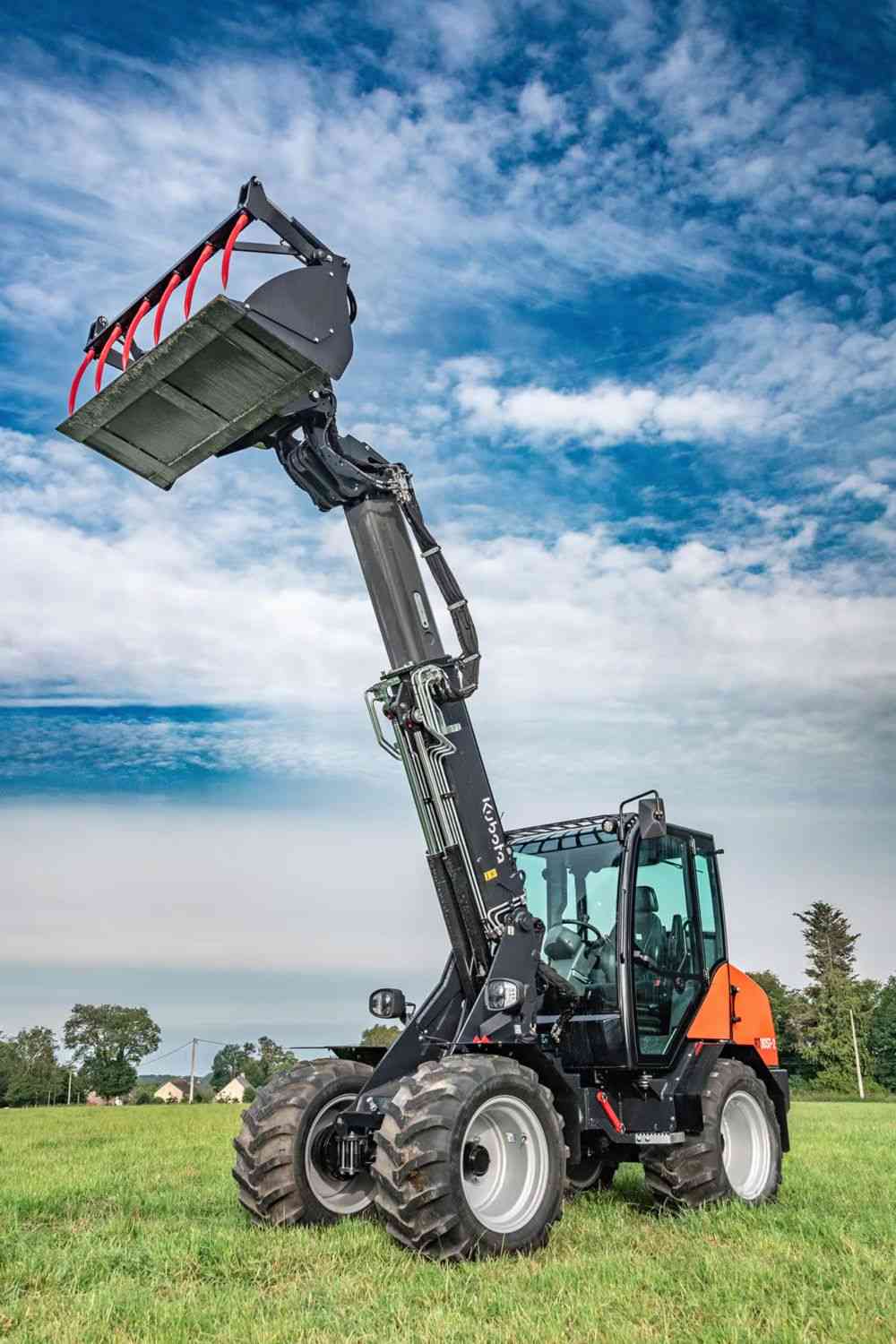 Колесный погрузчик Kubota RT305T-2