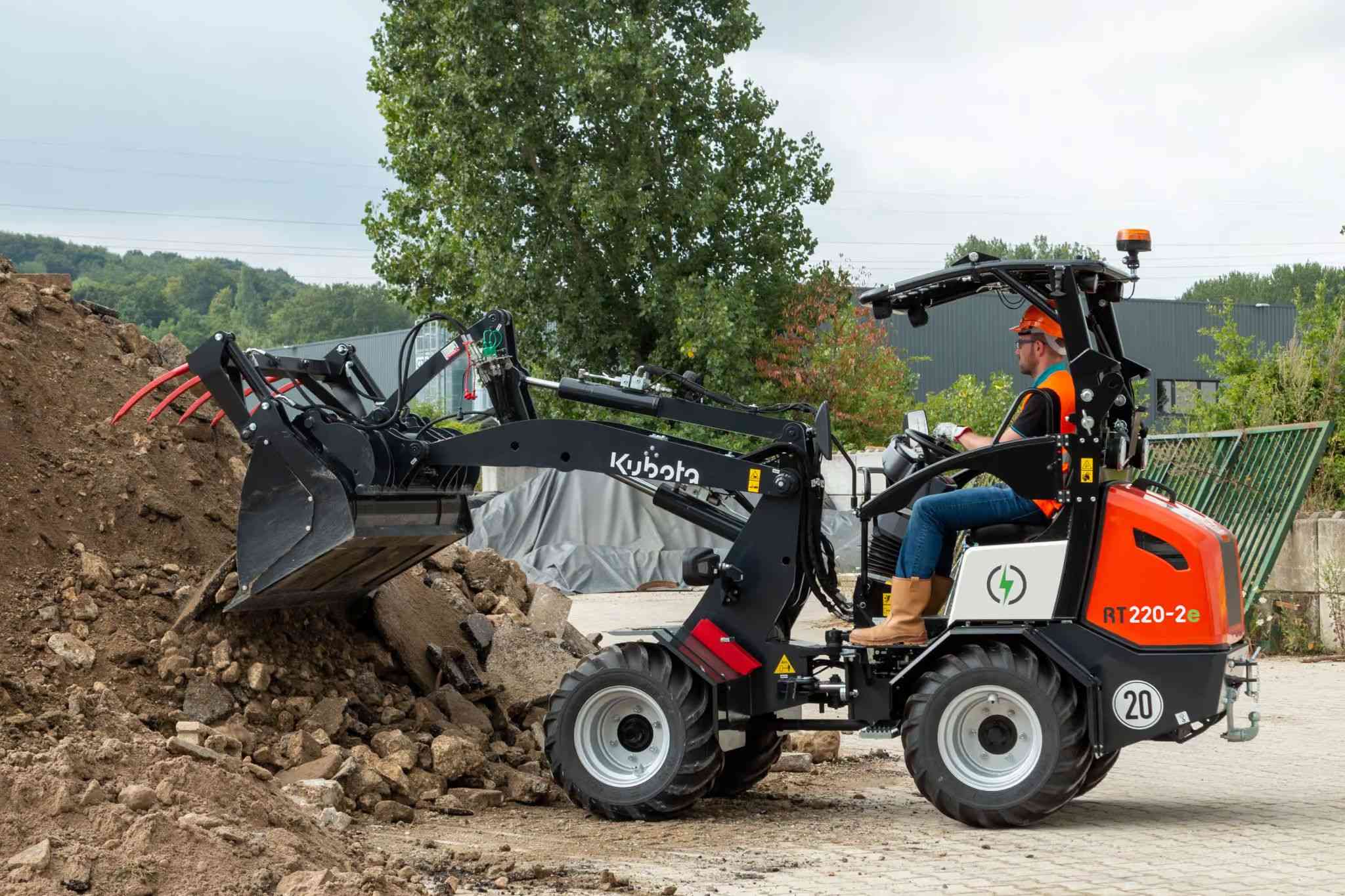 Колесный погрузчик Kubota RT220-2e