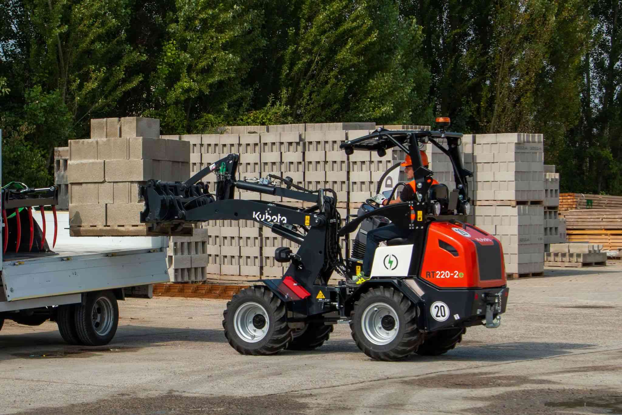 Колесный погрузчик Kubota RT220-2e
